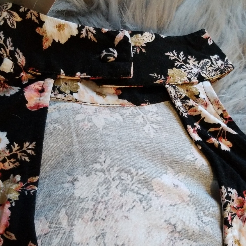SALE! Oboe Black Floral Halter Dress w/ Cutout - Picture 5 of 5